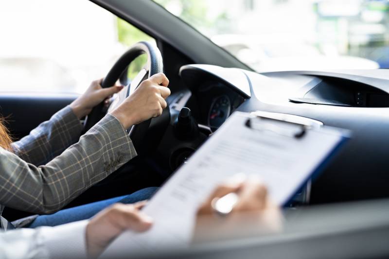 À quel âge peut-on passer le permis de conduire dans une auto-école en France en 2025 ?